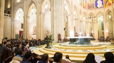 Vigilia de oración mensual con los jóvenes en la catedral