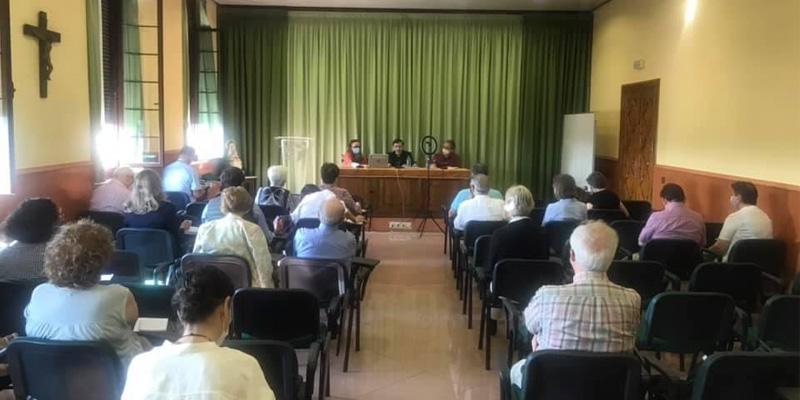 Monseñor Cobo señala el reto de caminar no federados, sino en comunión, en el pleno del Apostolado Seglar