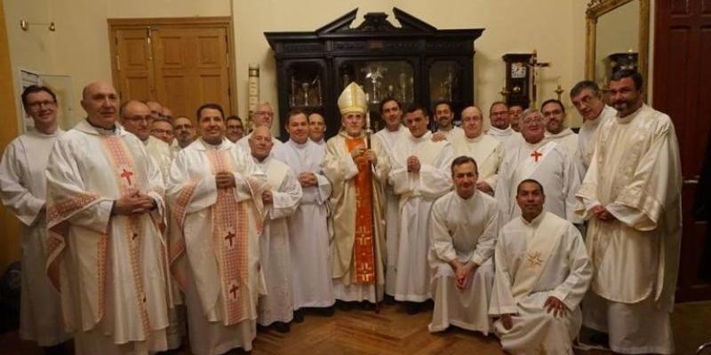 El cardenal Osoro mantiene un encuentro con la fraternidad diaconal con institución de ministerios