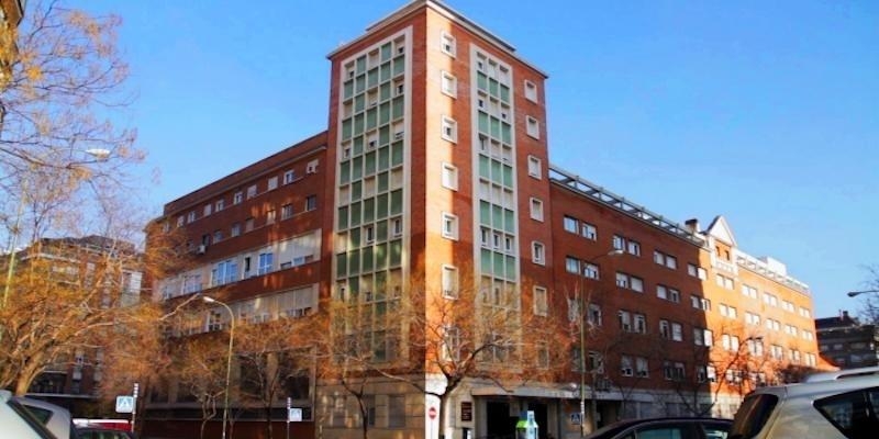 El vicario episcopal de la I administra el sacramento de la Confirmación en San Antonio María Claret