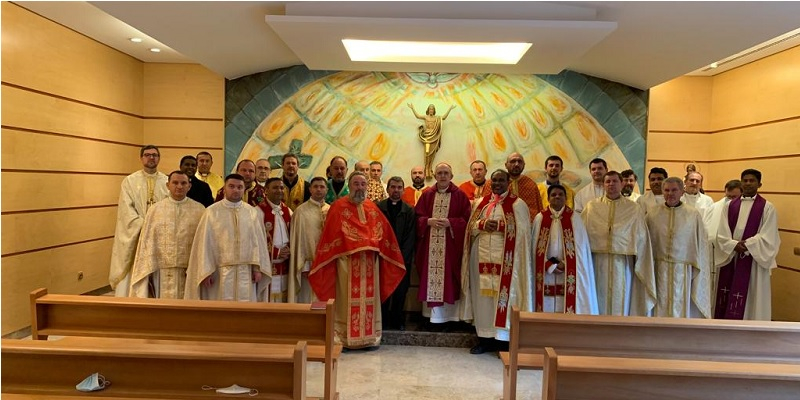 Los sacerdotes del Ordinariato comparten experiencias pastorales y oran por Ucrania