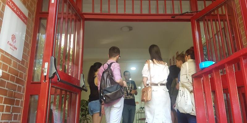 El vicario episcopal de la VI bendice los locales reformados del centro de información y acogida CEDIA 24 Horas