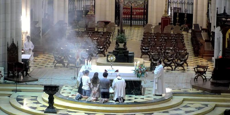 El arzobispo, a los jóvenes: «La paz es la buena noticia que tenemos que anunciar»