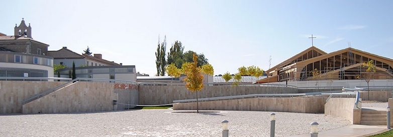 La parroquia Santa María del Silencio visita el convento de La Aguilera en Burgos