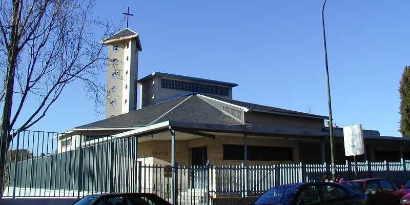 Monseñor Jesús Vidal preside en San Bernabé una Misa funeral por quien fuera su párroco Antonio García Moreno