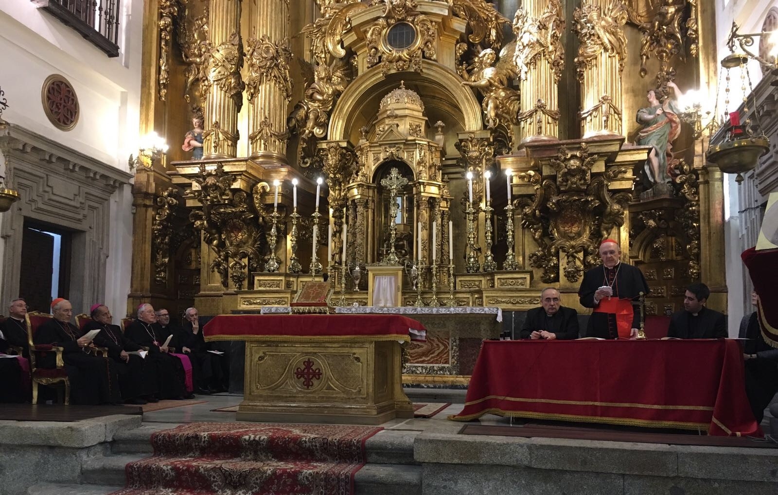 «Los mártires nos animan con su ejemplo y nos ayudan con su intercesión»