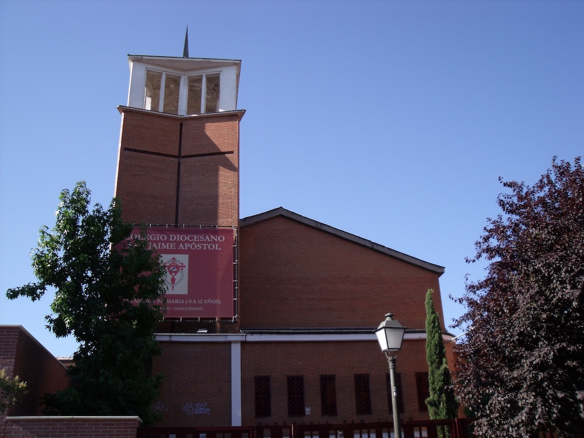 El arzobispo bendice las nuevas instalaciones del colegio diocesano San Jaime Apóstol