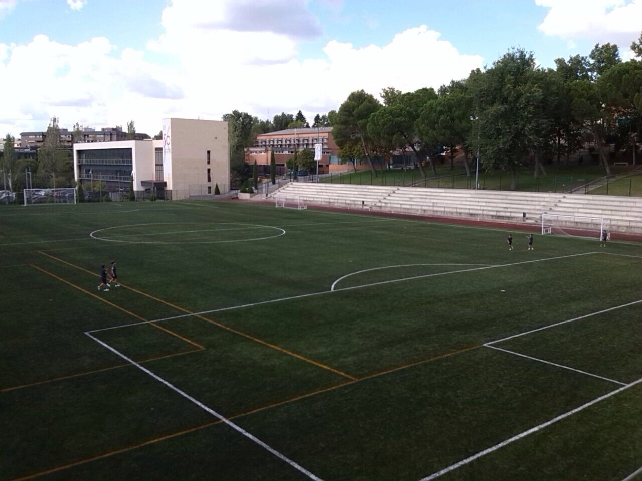 El cardenal imparte el sacramento de la Confirmación en el colegio de Fomento El Prado