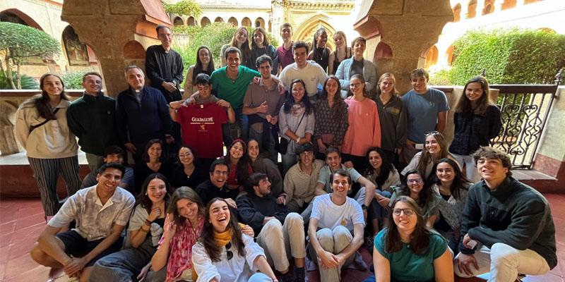 Los jóvenes de Pastoral Universitaria hacen piña en su peregrinación a Guadalupe: «Vengo muy marcada por la idea de caminar en la esperanza»