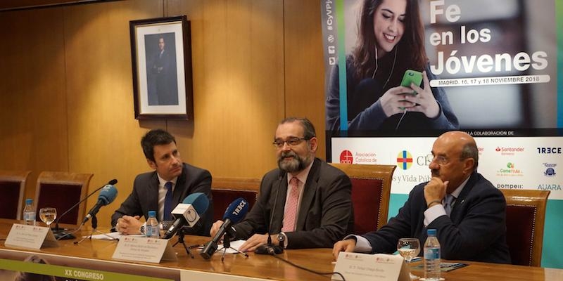 Alfonso Bullón de Mendoza: «Los jóvenes son nuestra razón de ser»