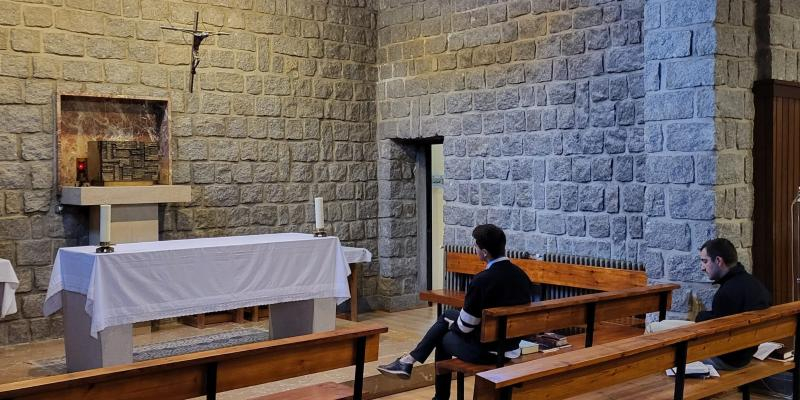 Alegría por el reencuentro, compartir lo vivido durante el verano y crecer en su vocación sacerdotal: así viven los seminaristas los ejercicios espirituales en este comienzo de curso