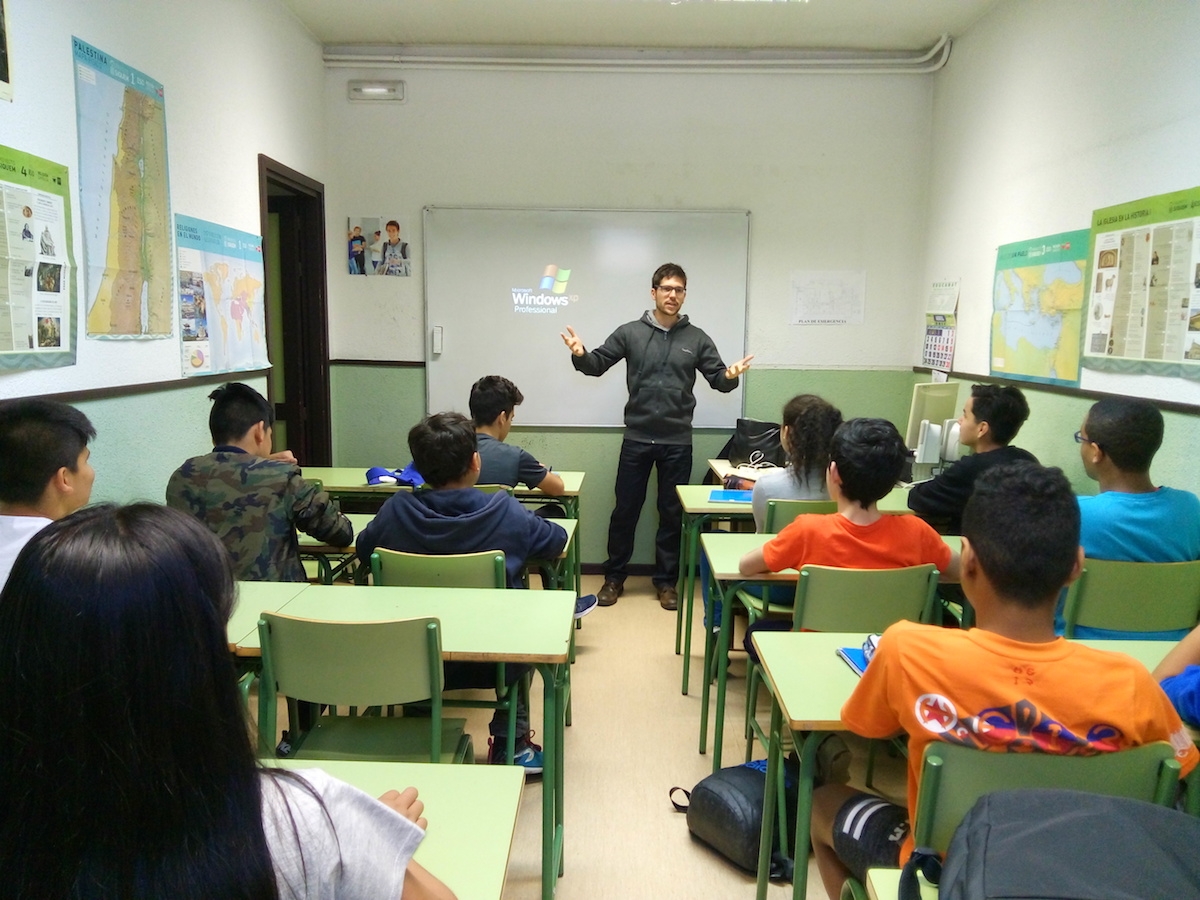 El colegio Purísima Concepción recibe la visita de los voluntarios de Cáritas