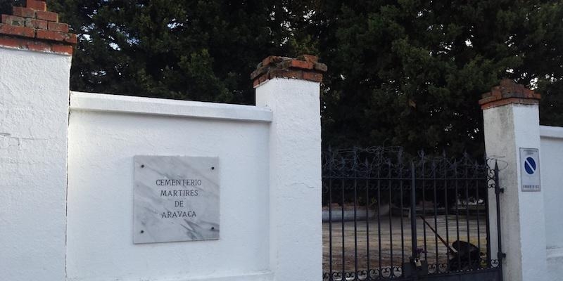 Monseñor Martínez Camino celebra una Eucaristía en el cementerio de los Mártires de Aravaca