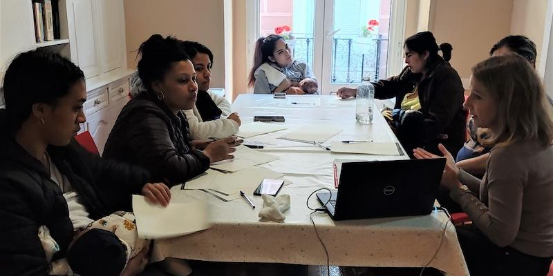 El Hogar Santa Bárbara celebra el Día de la Mujer con una tertulia para motivar y generar confianza
