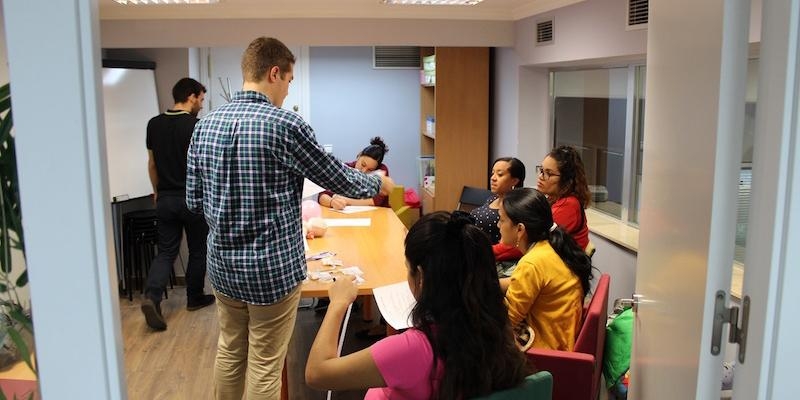 Sabadell Inversión Ética y Solidaria FI adjudica 11.438 euros a un proyecto de formación profesional para mujeres madre en riesgo de exclusión