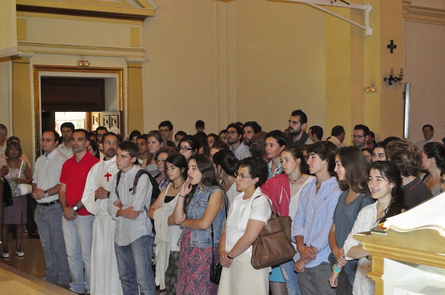 Javier Cuevas preside en Sagrado Corazón de Jesús la Misa de envío de jóvenes a la misión