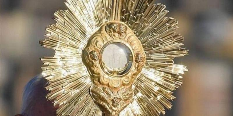 El Santísimo recorre las calles de Cercedilla en la solemnidad del Corpus Christi