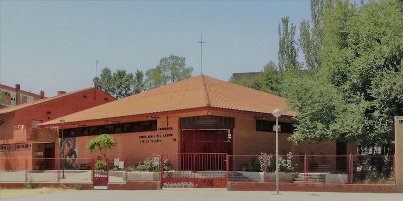 Ángel López administra los sacramentos de iniciación cristiana en Santa María del Camino y Nuestra Señora de la Palabra