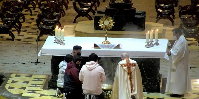 El arzobispo de Madrid alerta a los jóvenes contra la tentación del poder, que lleva a la «opresión de los demás»