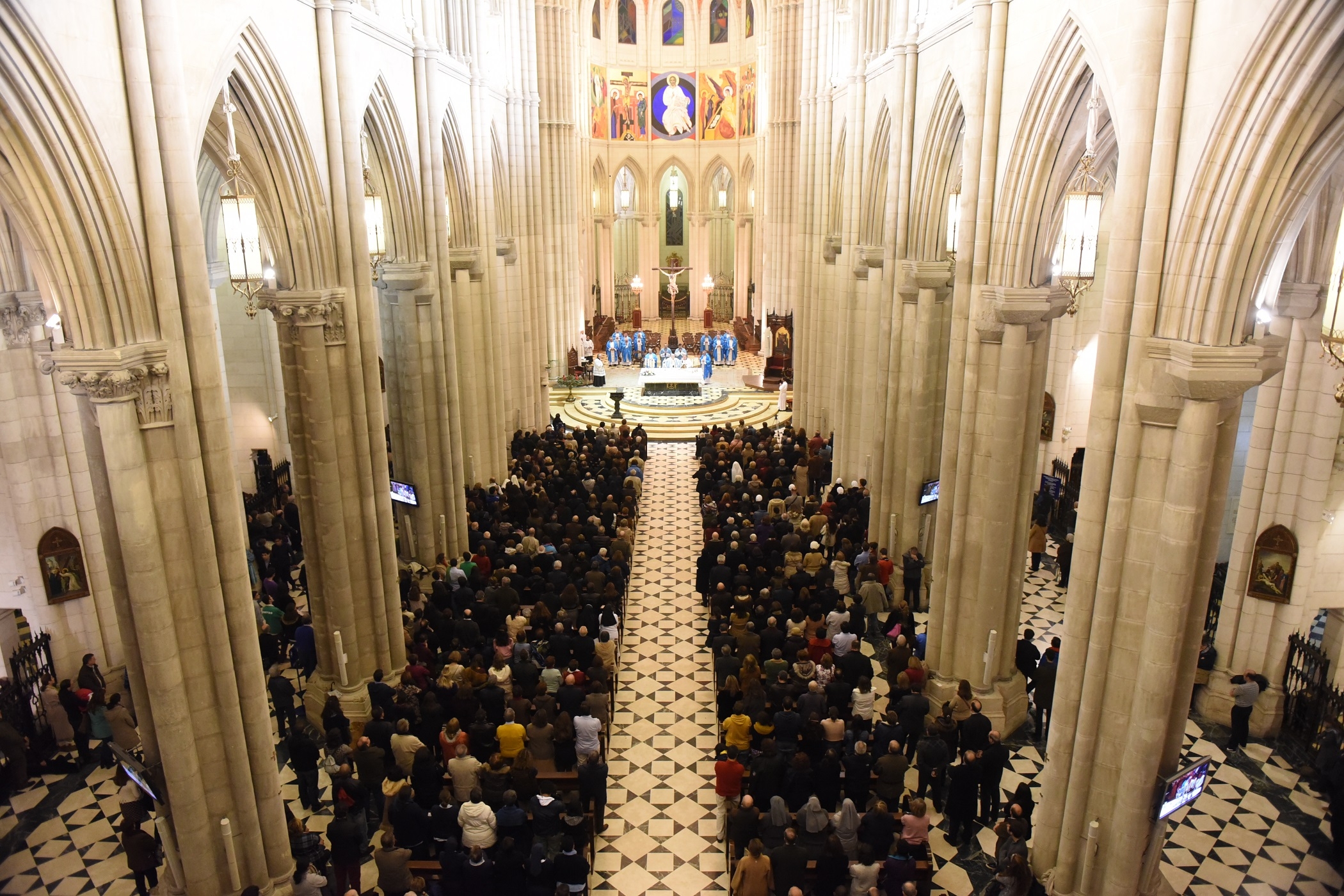 Monseñor Osoro recuerda que «María, con su sí, abrió el Cielo en esta tierra» en la Gran Vigilia de la Inmaculada