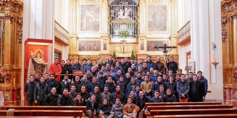 Los seminaristas del Conciliar visitan el sepulcro de santa Teresa y la exposición The Mystery Man