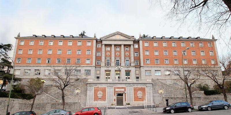 El Colegio Mayor San Pablo acoge una conferencia de Navarro-Valls sobre la caída del Muro de Berlín