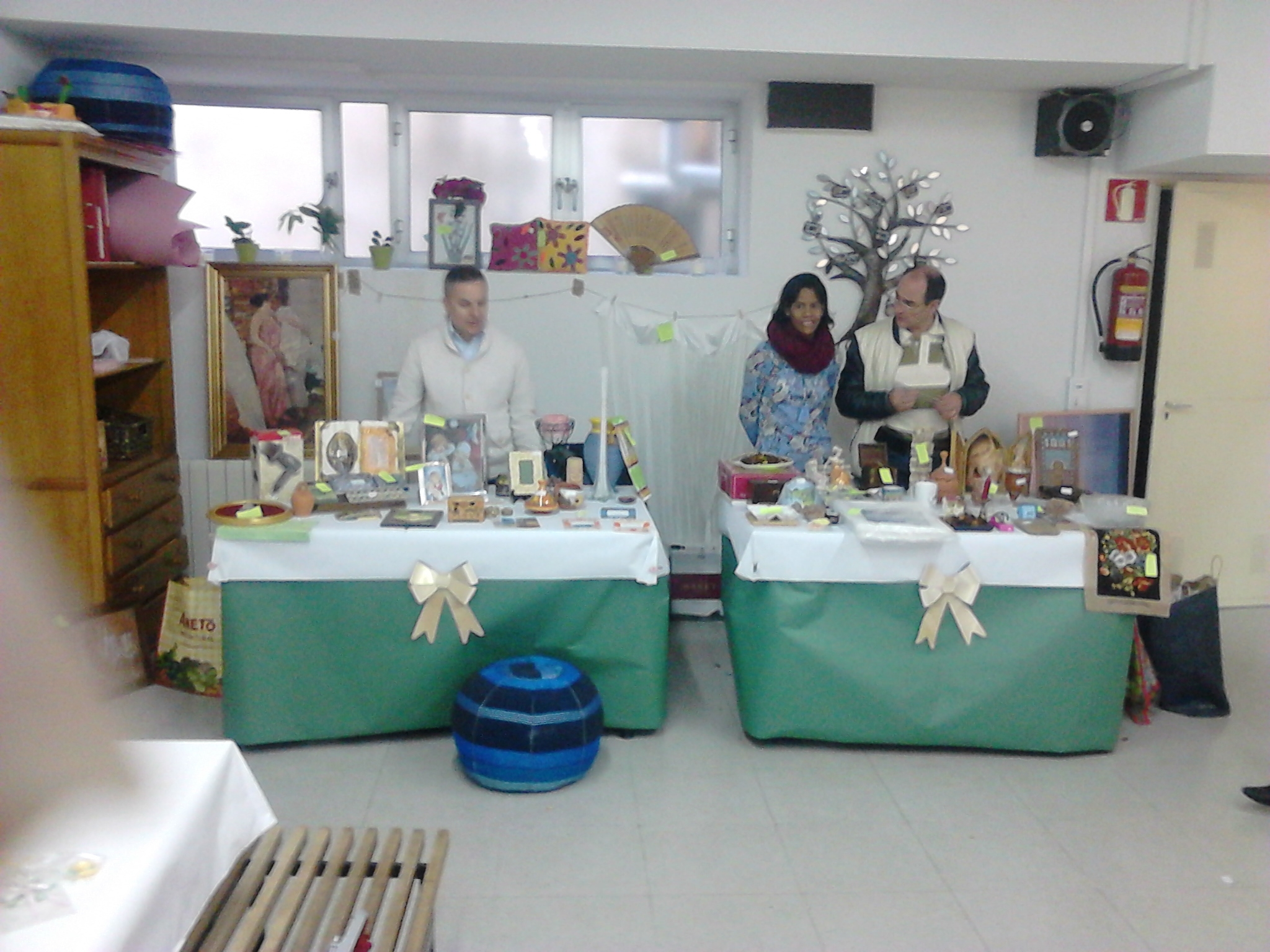 Mercadillo solidario de Navidad en la parroquia Santa María de la Fe