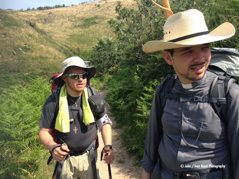 Mons. Osoro recibe a los protagonistas de la última película de Cotelo