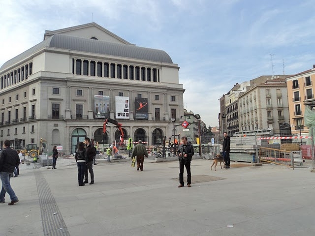 Cáritas Vicaría III sale a la calle en la plaza de Ópera con motivo del Día de Caridad