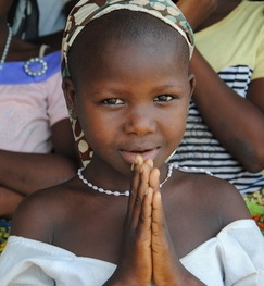 El cardenal de Nigeria celebra una Misa para AIN