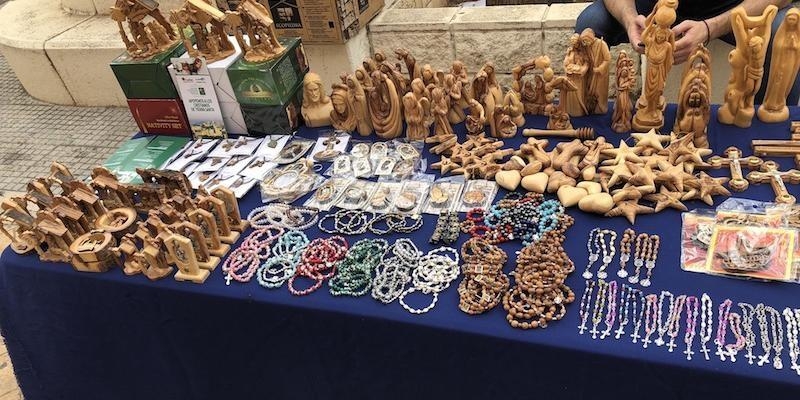 María Madre del Amor Hermoso y San Gabriel Arcángel ponen a la venta artesanía religiosa a beneficio de los cristianos de Tierra Santa