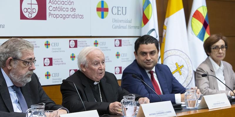 El cardenal Cañizares apela a la responsabilidad ante la emergencia educativa