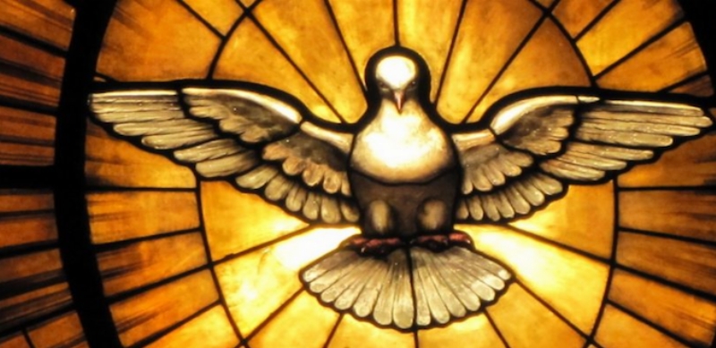 Monseñor Jesús Vidal imparte el sacramento de la Confirmación en Santo Domingo de Guzmán