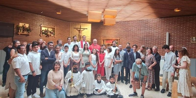 Nuestra Señora de Aránzazu organiza una solemne Eucaristía con Bautismo de adultos y Confirmaciones