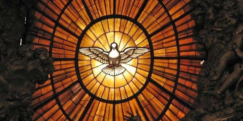 Alumnos del colegio Nuestra Señora de Loreto reciben el sacramento de la Confirmación de manos de José Luis Díaz