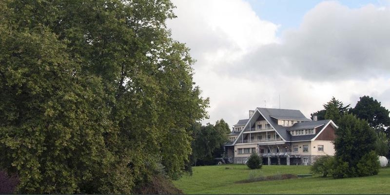 Monseñor Juan Antonio Martínez Camino, SJ, dirige en La Granda el curso de verano 'Los santos, esos vencedores'