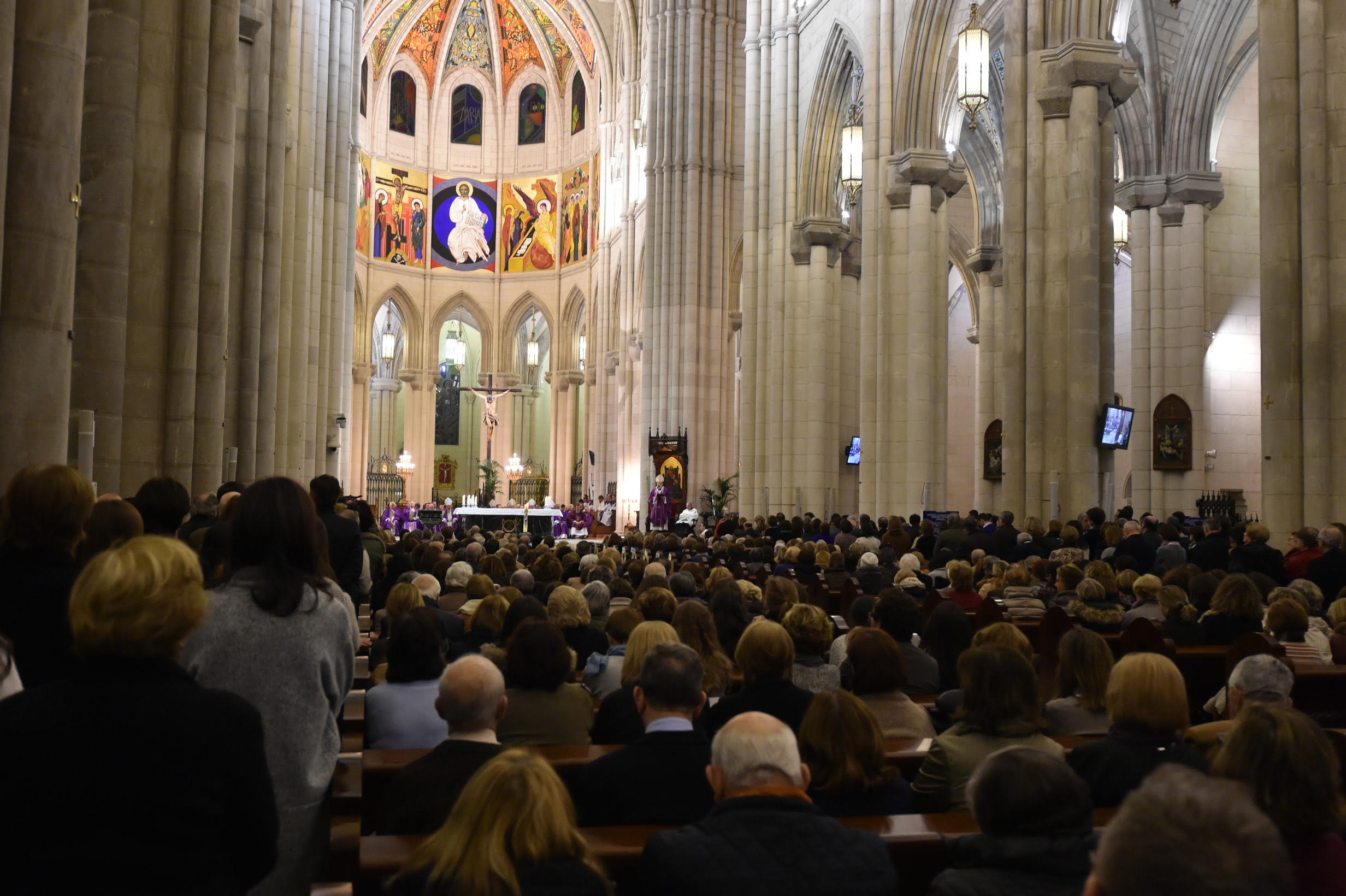 Cardenal Osoro, en la Misa por Mons. Echevarría: «Siempre sentí la experiencia de su 'paternidad'»