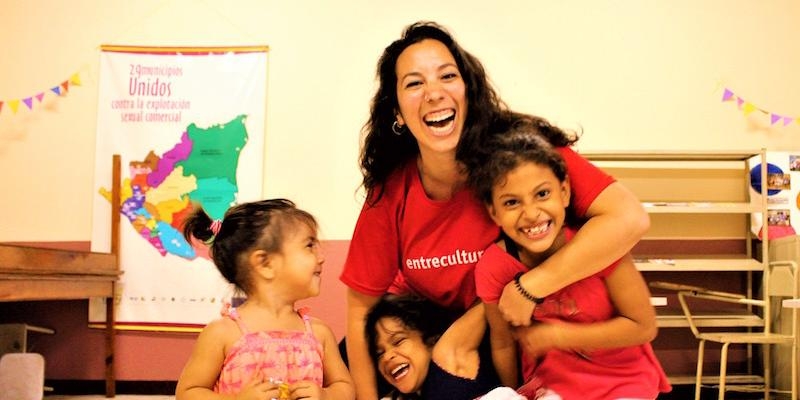 Entreculturas presenta 5 motivos para apostar por un voluntariado internacional transformador