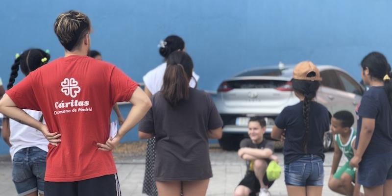 Cáritas Diocesana de Madrid invita a los jóvenes a embarcarse en un verano con destino solidario