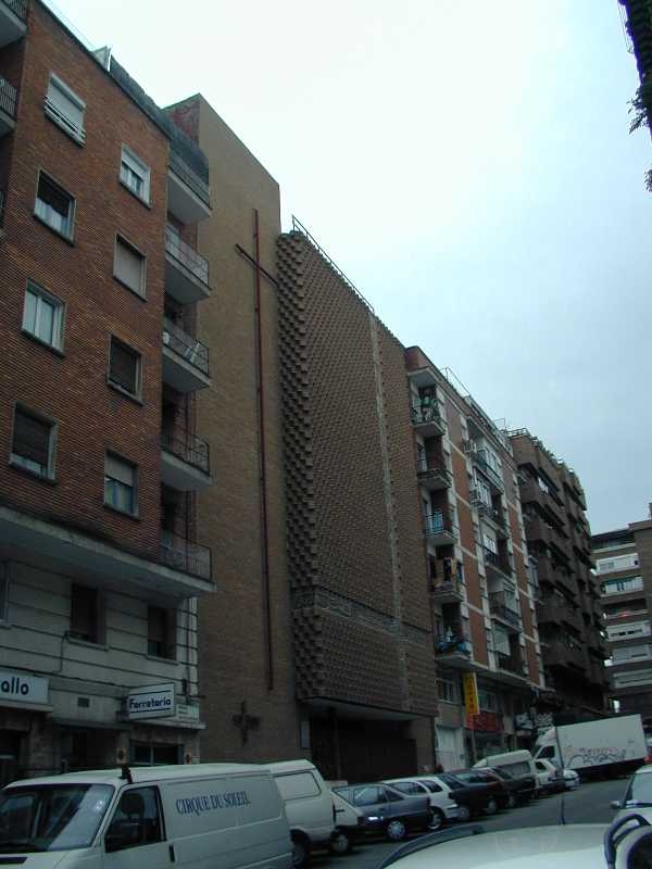 El vicario episcopal de la VIII preside la toma de posesión del párroco de San Eduardo