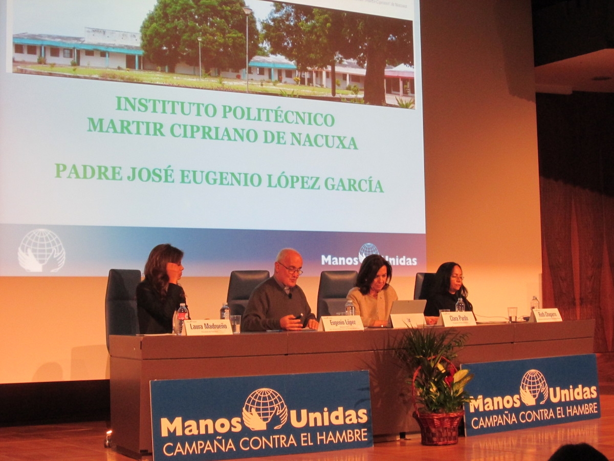 El misionero José Eugenio López, C.M., ofrece su testimonio en la basílica de la Milagrosa