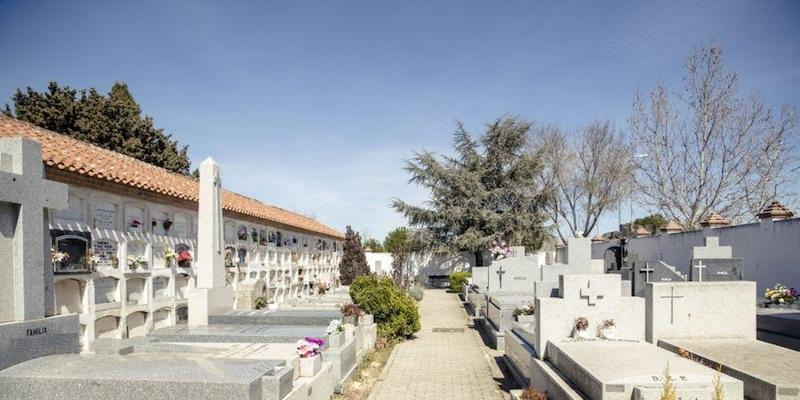 Monseñor Martínez Camino preside la Misa en el cementerio de Aravaca en la solemnidad de Todos los Santos