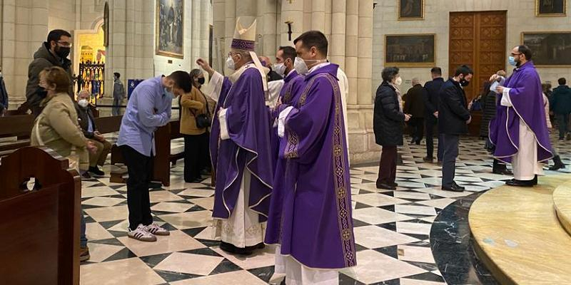 Cardenal Osoro: «Recibir la ceniza quiere decir: &quot;Señor, reconozco que soy frágil, pero amado por Ti&quot;»