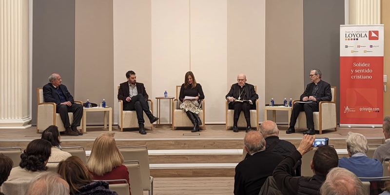 El cardenal Osoro destaca que en estos diez años Francisco ha mostrado que «el Evangelio no es una teoría», sino «una forma de vivir»