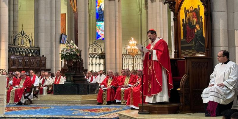 El cardenal Cobo preside la Eucaristía que abre el curso académico en San Dámaso: «Pidamos al Espíritu Santo el regalo de la sabiduría y la pasión por la verdad»
