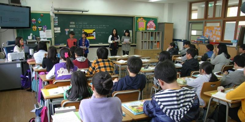 Jesús Manso imparte en San Germán una conferencia titulada 'Impacto de las leyes educativas en las familias'