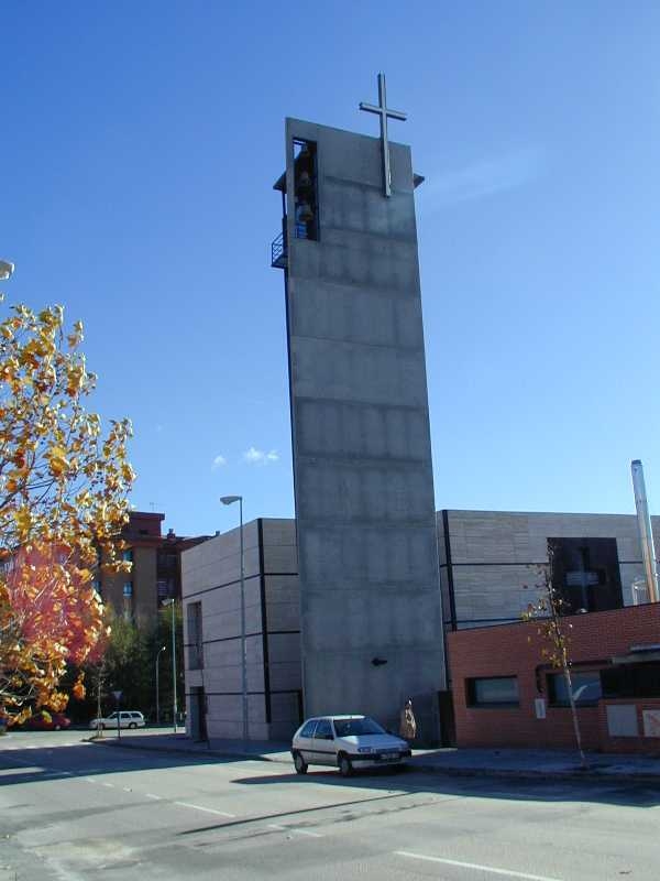 Monseñor Martínez Camino preside en Santa Teresa de Colmenar Viejo la Eucaristía en honor a la titular del templo