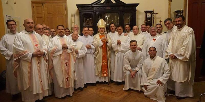 La capilla del Seminario acoge la ceremonia de institución de ministerios de acólito y lector de aspirantes a diáconos permanentes