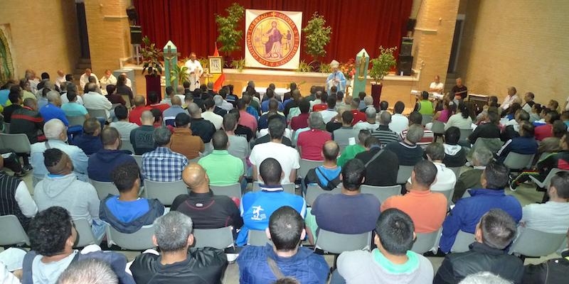 El cardenal Osoro celebra la Navidad con los internos en la cárcel de Soto del Real