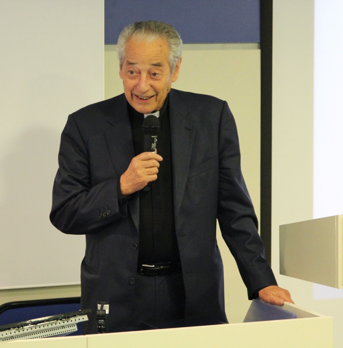 El cardenal Osoro preside la Misa funeral por don Justo Bermejo en la catedral